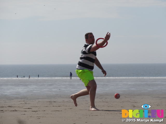 DSC02632 Rick catching frisbee